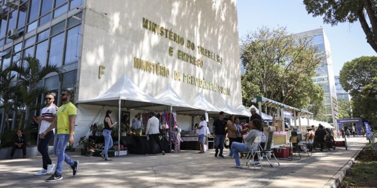 Governo libera mais R$ 3,9 bi para pagar saque-aniversário do FGTS