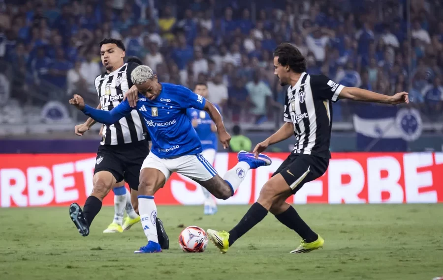 Cruzeiro vence Atlético-MG e conquista o Campeonato Mineiro 2026 em final marcada por confusão