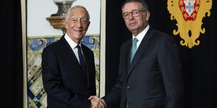 António José Seguro assume Presidência de Portugal em cerimônia histórica