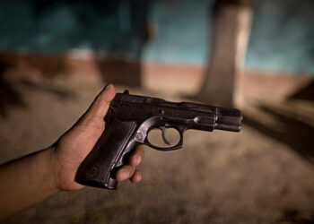 Brasileiro de 31 anos procurado por porte ilegal de arma de fogo no Brasil é preso em Portugal