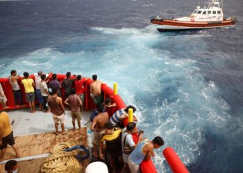 Quase 8 mil pessoas morreram ou desapareceram tentando migrar em 2025