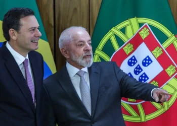 Lula chega a Lisboa e discute imigração, xenofobia e cooperação com autoridades portuguesas