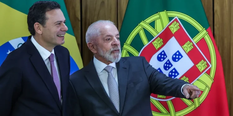 Lula chega a Lisboa e discute imigração, xenofobia e cooperação com autoridades portuguesas