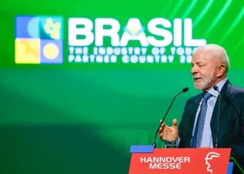 Lula defende biocombustíveis brasileiros na Alemanha e critica regras ambientais da União Europeia