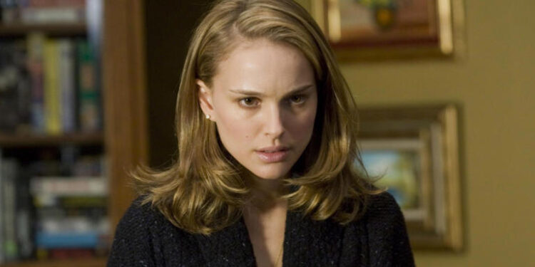 Atriz Natalie Portman anuncia gravidez aos 44 anos e define momento como “milagre”