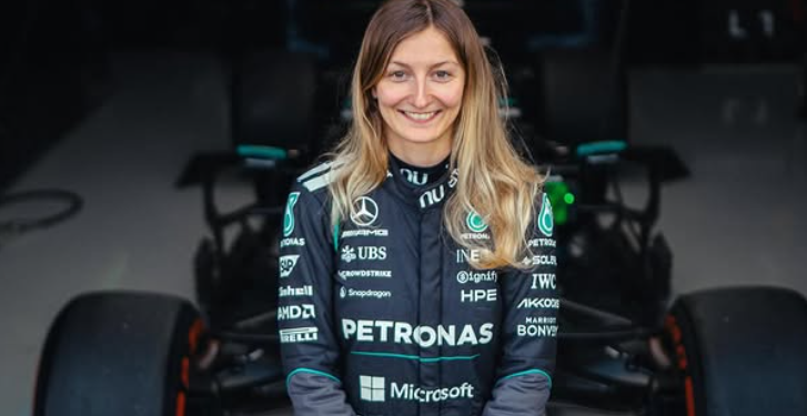 Primeira mulher em quase 50 anos pilota carro da Mercedes na Fórmula 1