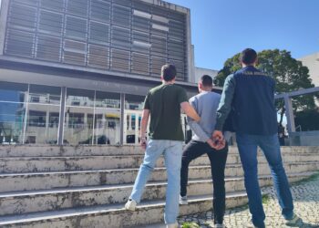 Brasileiro foragido por tráfico de drogas e posse ilegal de armas de fogo é preso em Portugal