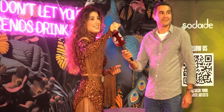 Veja entrevista com Paula Fernandes minutos antes de show em Portugal