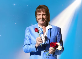 Roberto Carlos completa 85 anos e celebra com show na cidade natal