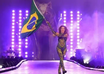 Shakira reúne 2 milhões e faz história em Copacabana com show emocionante