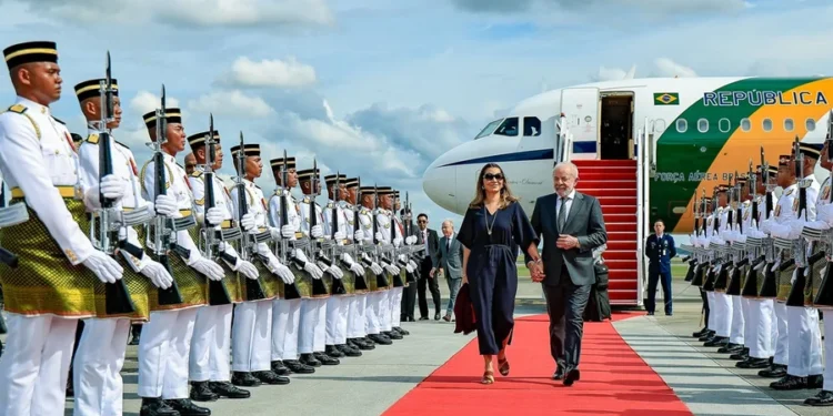 Governo federal ultrapassa R$ 7,35 bilhões em gastos com viagens oficiais no terceiro mandato de Lula