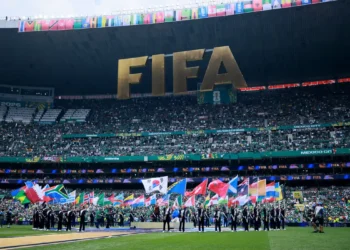 Quem é a repórter brasileira que denunciou ter tido o cabelo revirado na imigração dos EUA durante cobertura da Copa