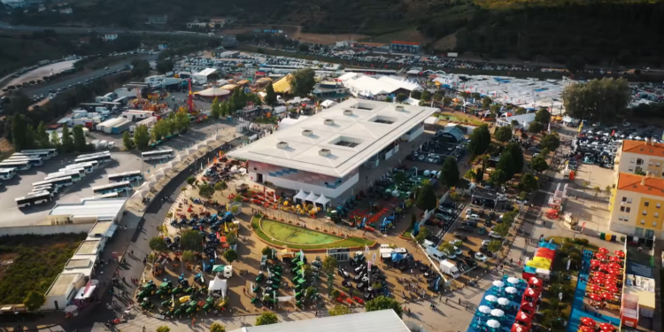 Feira de São Pedro 2026 chega com novidades em Torres Vedras; shows serão em Santa Cruz