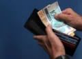 Brasileiros sacaram em abril R$ 482,8 milhões esquecidos em bancos