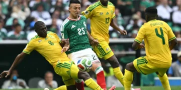 México abre Copa do Mundo vencendo África do Sul em duelo com três expulsões