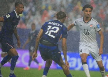 Depois de chuva e pausa, França de Mbappé não dá chances ao Iraque