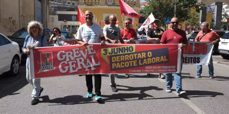 Greve geral em Portugal provoca caos nos transportes e afeta serviços em todo o país