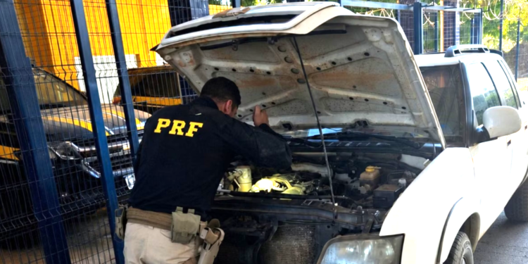 Homem é preso na BR-040 em Minas Gerais após descobrir que caminhonete comprada do vizinho era roubada