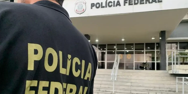 PF desarticula esquema de anúncios falsos na internet que usava imagem do governo para aplicar golpes