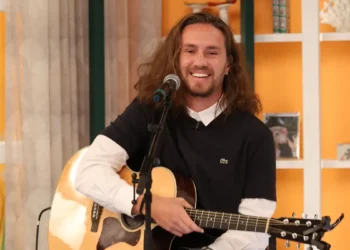 Vitor Kley chega a Portugal para revelar “O Que Sobrou das Pequenas Grandes Coisas”