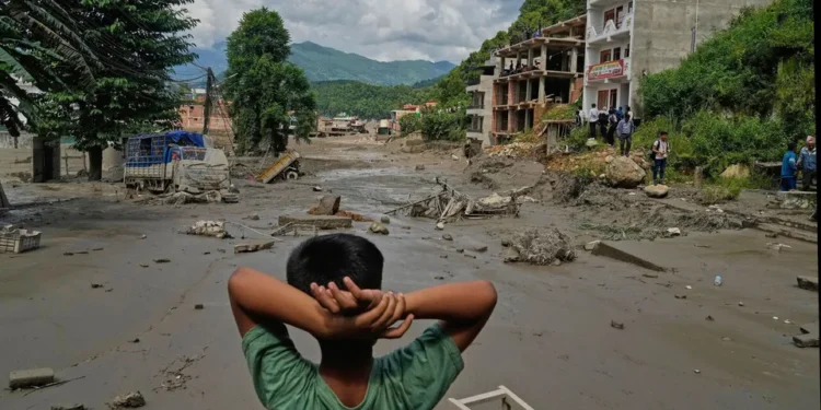 Tragédia no Nepal: inundação devastadora deixa mais de mil mortos e quase 4 mil desaparecidos