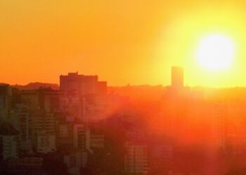 Portugal enfrenta dia de calor intenso com máximas de até 42°C