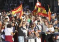 Crise migratória em Ceuta aumenta pressão sobre governo espanhol e coloca rei Felipe VI no centro da tensão.