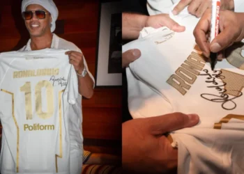Ronaldinho Gaúcho surpreende o mundo e anuncia retorno ao futebol aos 46 anos