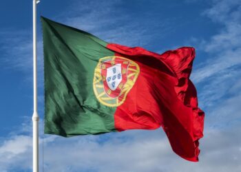 Lei dos Estrangeiros em Portugal: Presidente promulga regime de retorno e asilo após decisão do Tribunal Constitucional