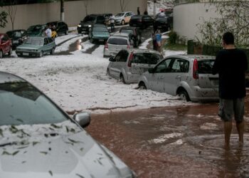 Tempestades avançam pelo Brasil com ventos de até 100 km/h em 10 estados