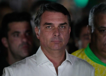 Flávio Bolsonaro vai pedir anulação das eleições após vitória de Lula. “Não vou aceitar essa sacanagem”