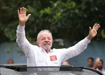 Lula vence em Portugal com 59,42% dos votos e amplia vantagem sobre Flávio Bolsonaro no exterior