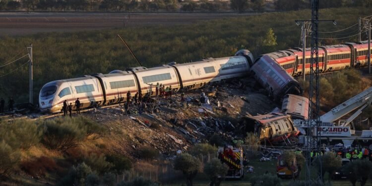 Tragédia ferroviária na Espanha deixa 68 mortos após colisão de trens em Toledo