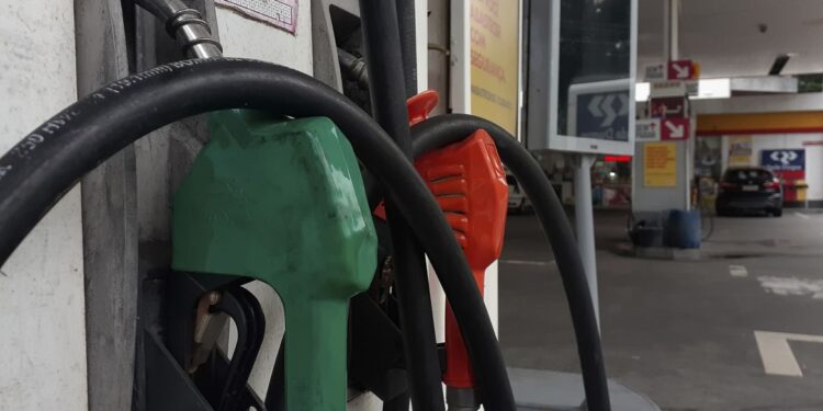 Gasolina hoje: veja os preços por estado no Brasil