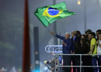 Lula é reeleito, recebe apoio de líderes mundiais e enfrenta questionamento de Trump