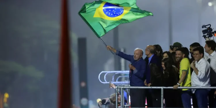 Lula é reeleito, recebe apoio de líderes mundiais e enfrenta questionamento de Trump