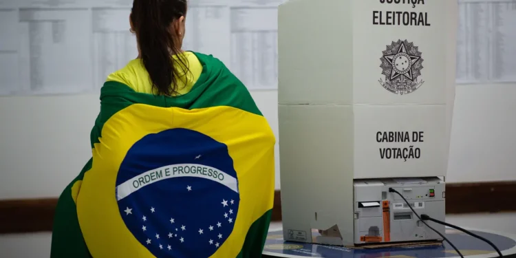 Brasil: Cerca de 158,7 milhões de eleitores vão às urnas em todo o país